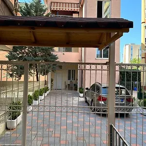 villa-apartments-sf-city-centre.hotels-in-tirana.com/