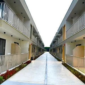 Hotel Amber Village, Spille